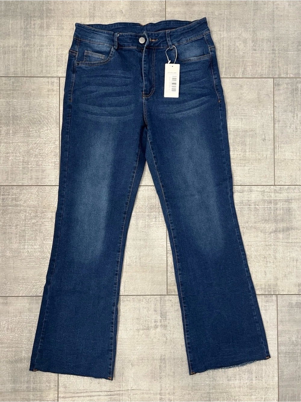 NWT Women’s Dark Wash Raw Hem Flare Leg Jeans From Good Wear Club Size 28 Medium